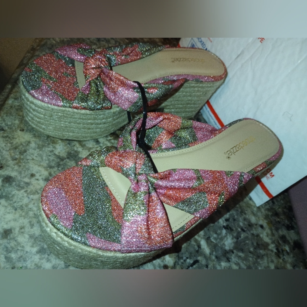 Shoe Dazzle MarMar Platform Shoes with Glitter
